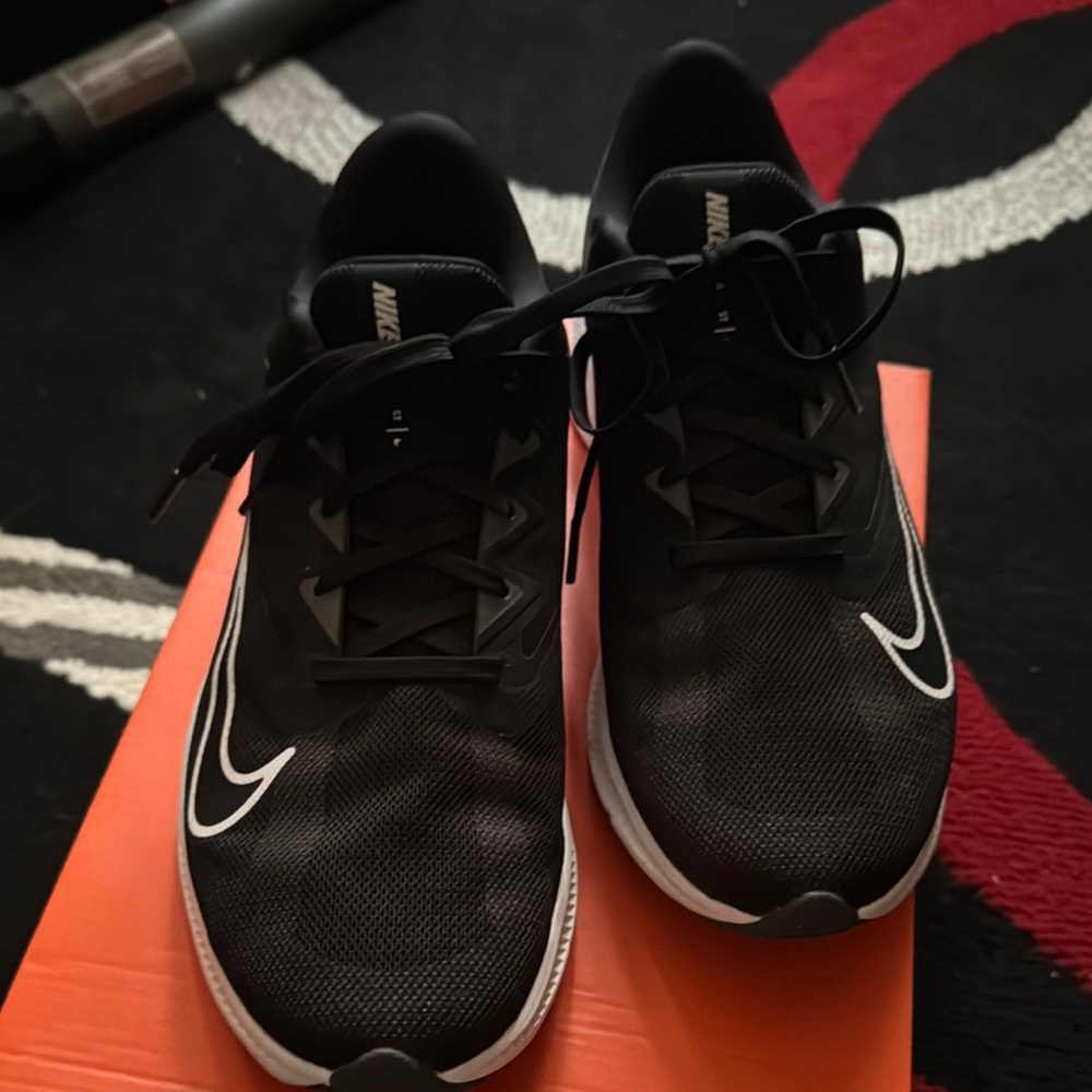 Nike Black and White Women's Sneakers